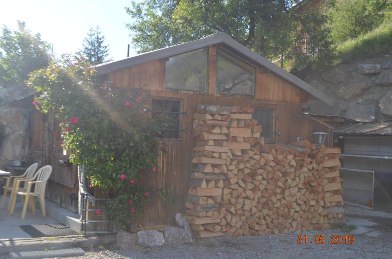 Le Love Chalet Des Alpes Гилестр Екстериор снимка